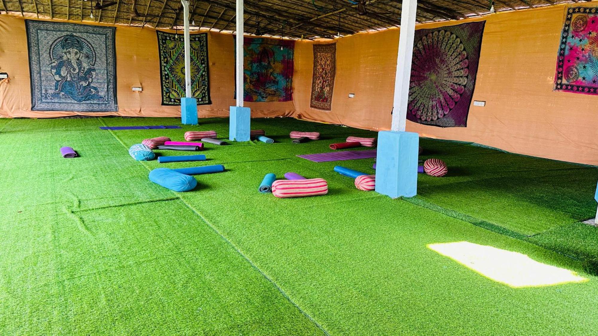 Omkar Wellness Inn Arambol Exteriör bild